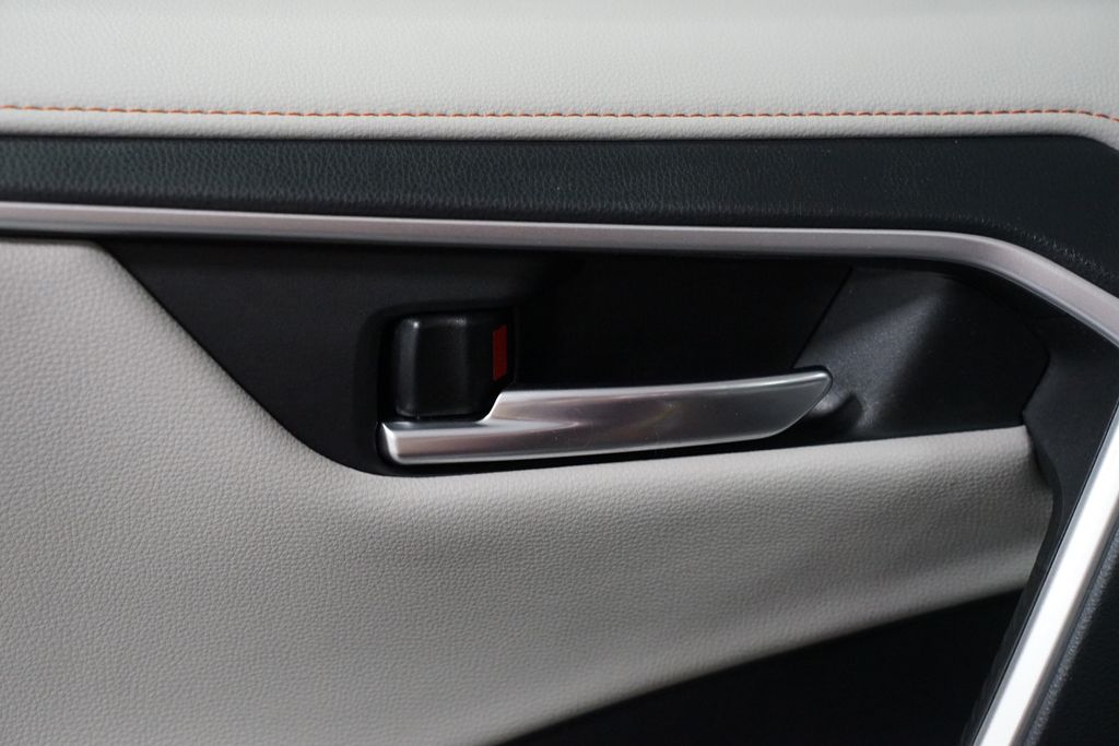 Thumbnail: 2019 Toyota RAV4 - 31