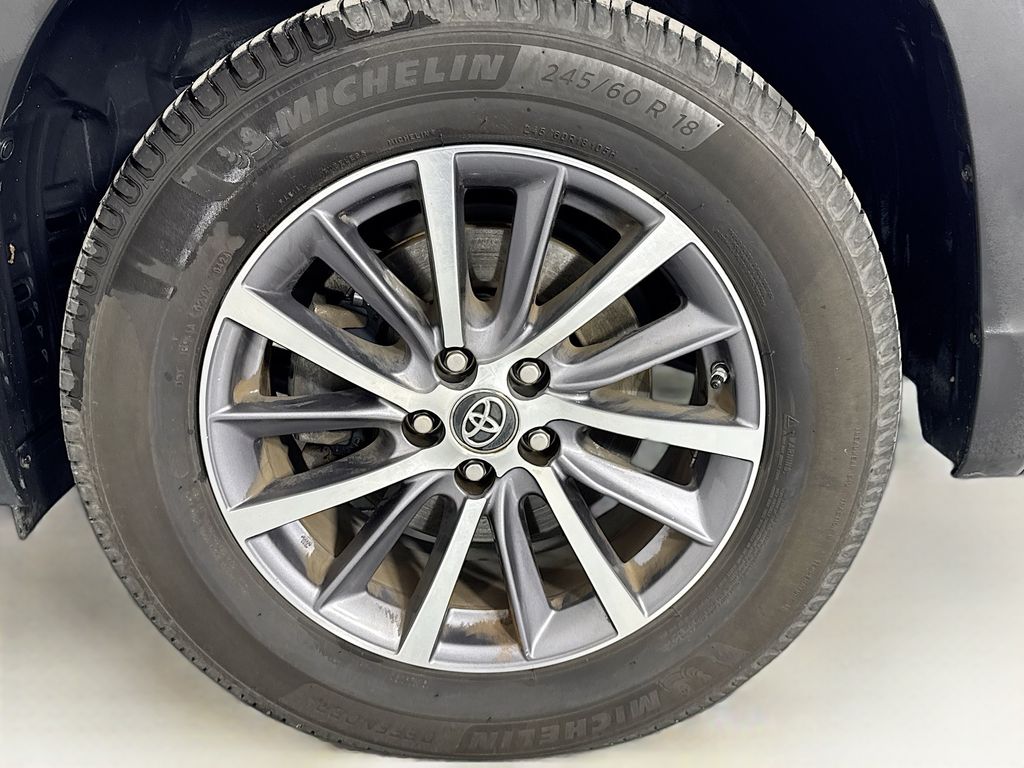 Used Car 2018 Toyota Highlander  Xle For Sale Under $25,000 In Austin, Texas