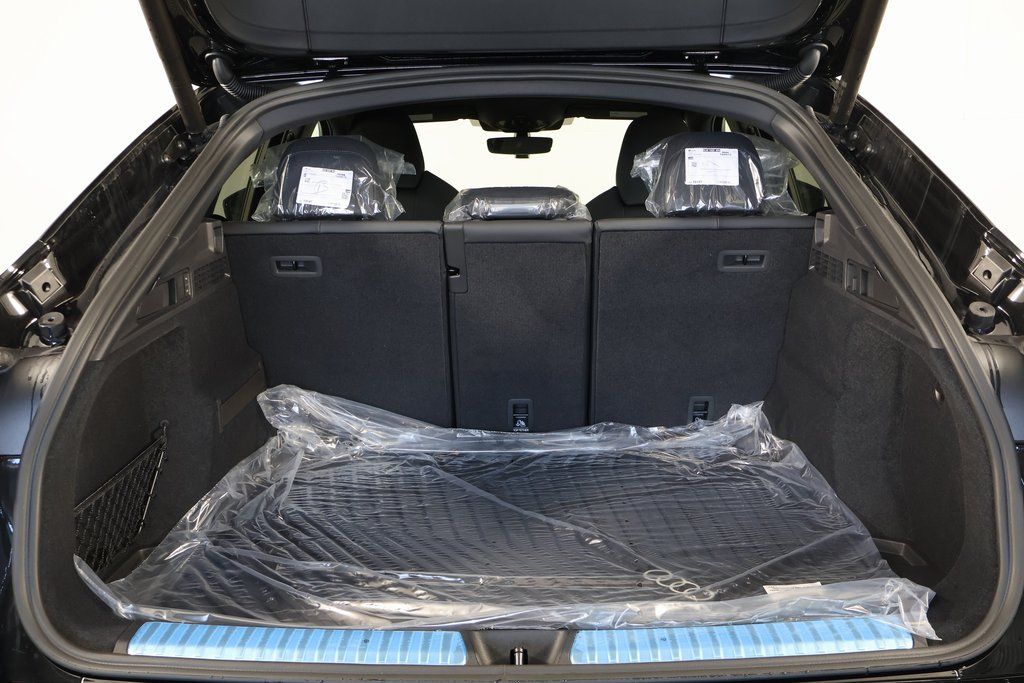 Thumbnail: 2026 Audi SQ5 - 8