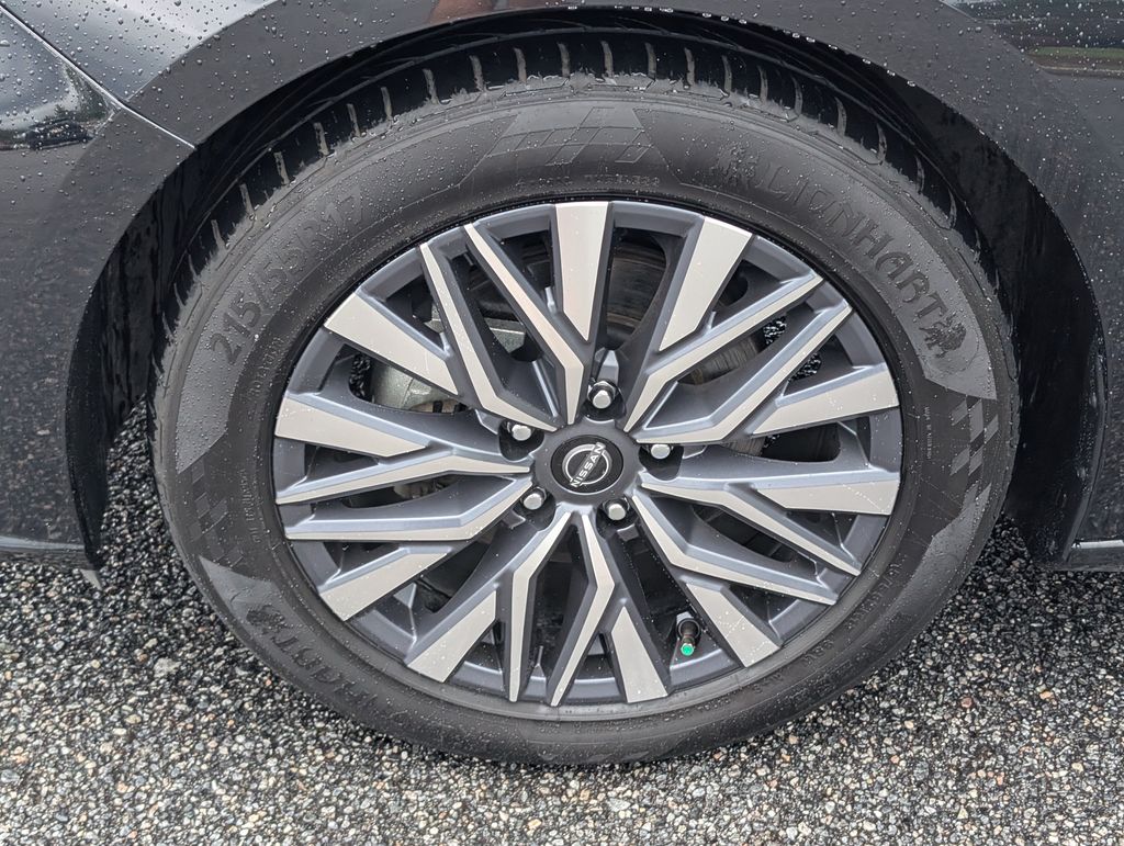 Used 2024 Nissan Altima Sedan
