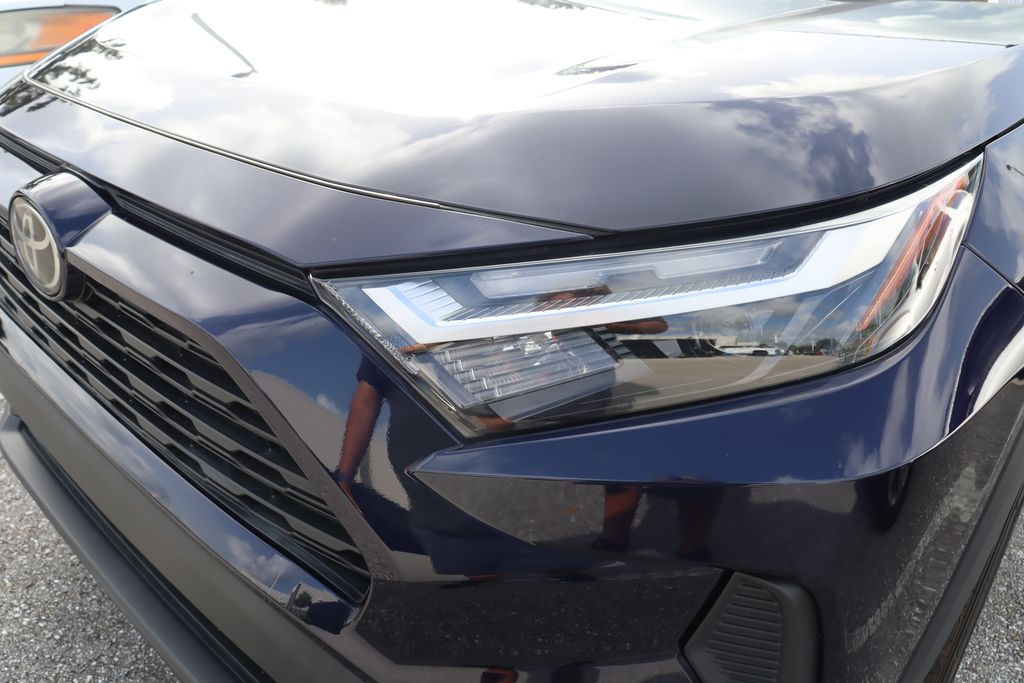 2022 Toyota RAV4 XLE 3