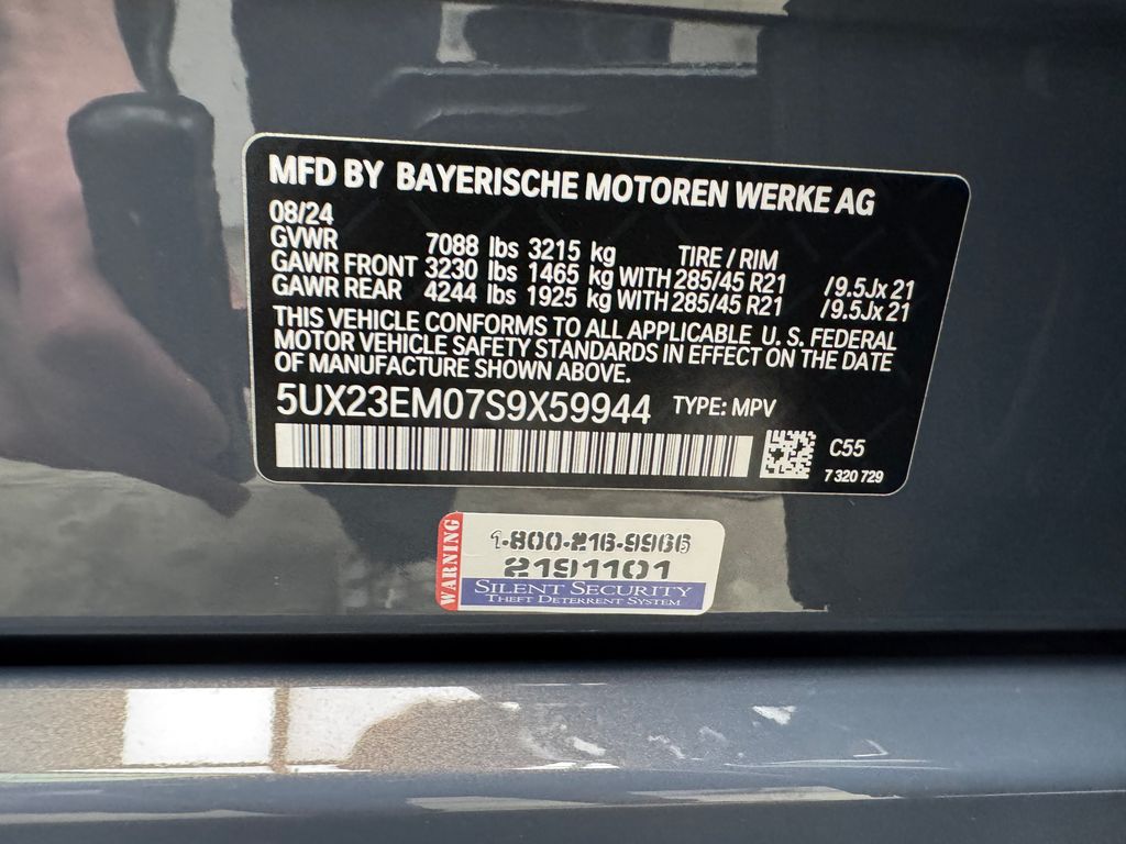 Certified Used 2025  BMW xDrive40i image 31