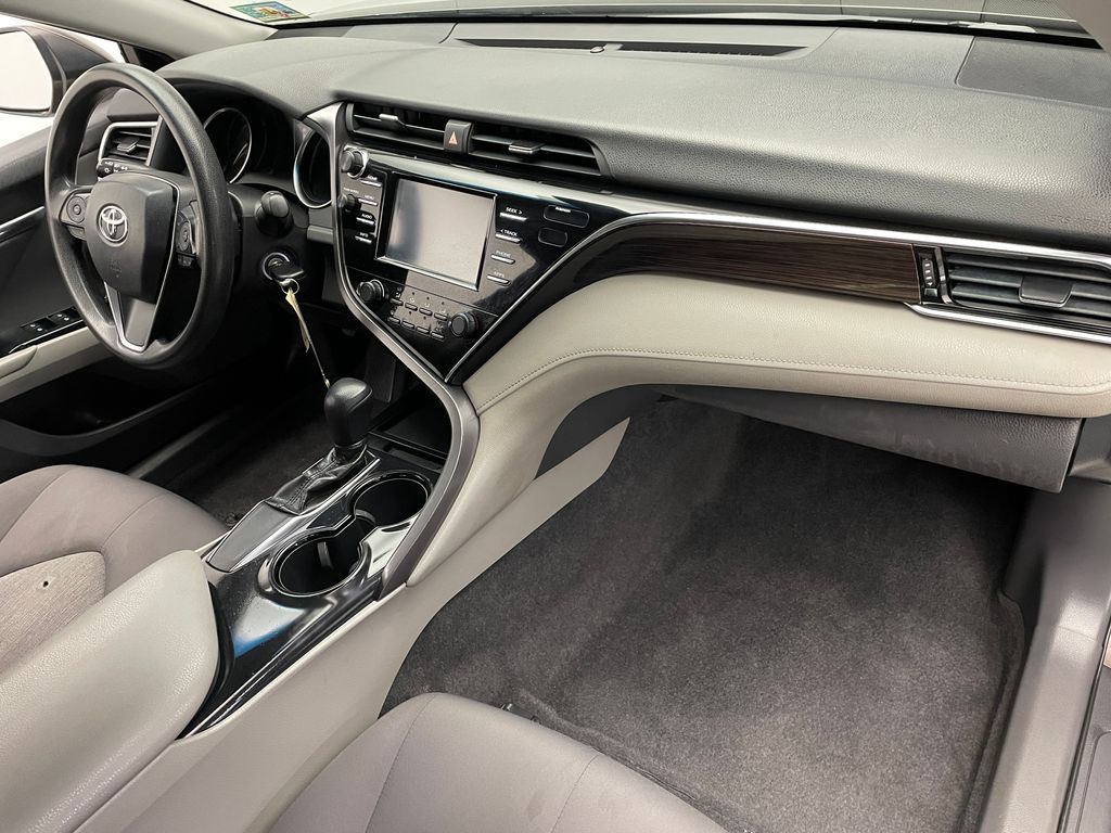 Thumbnail: 2018 Toyota Camry - 16