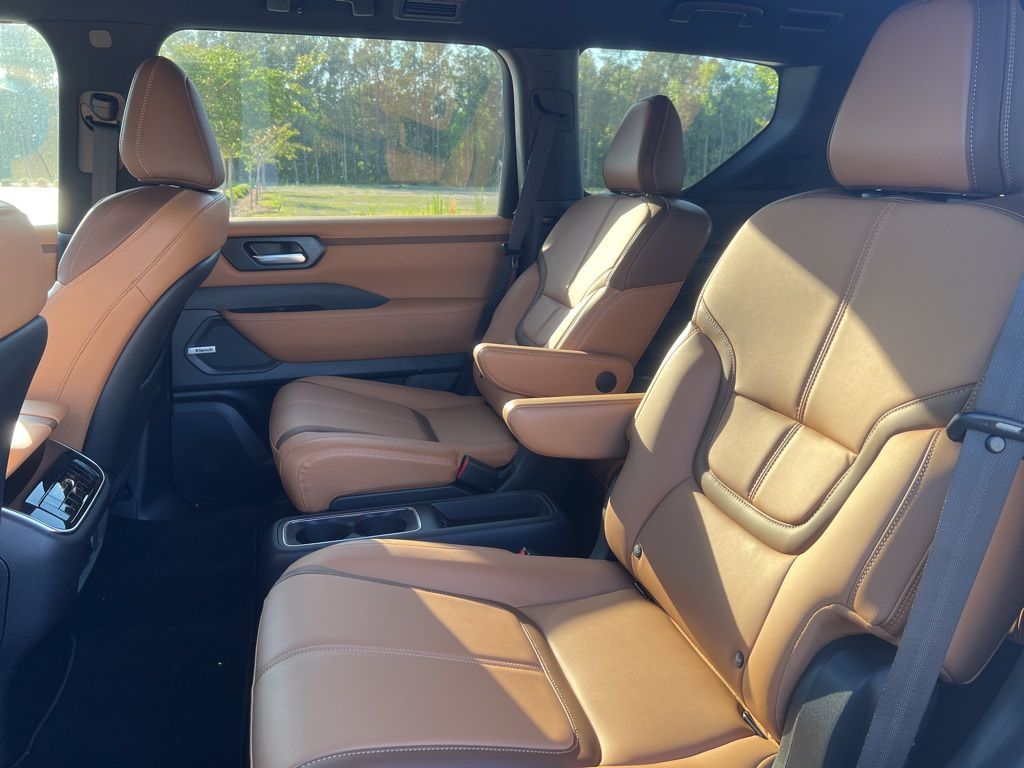 2025 Aspen White Tricoat Nissan Armada SL RWD SUV