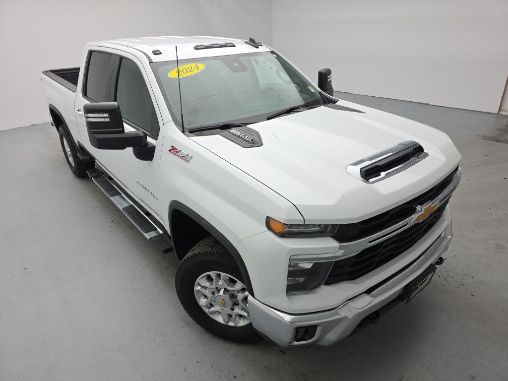 Summit White 2024 Chevrolet Silverado 2500HD Pickup Truck Four-Wheel Drive Automatic