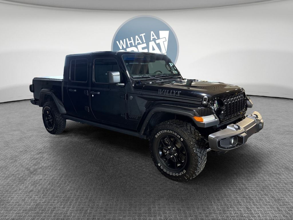 Black Clearcoat 2024 Jeep Gladiator Willys Crew Cab 4WD Pickup Truck Four-Wheel Drive 8-Speed Automatic
