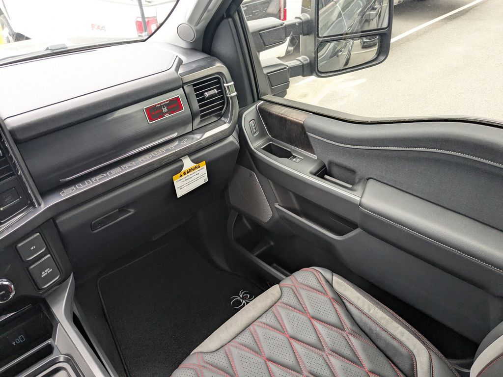 2026 Ford F-250 Super Duty Black Widow