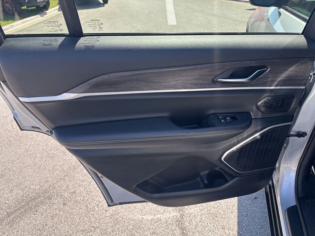 Used Car 2021 Jeep Grand Cherokee L  Limited For Sale Under $30,000 In Austin, Texas