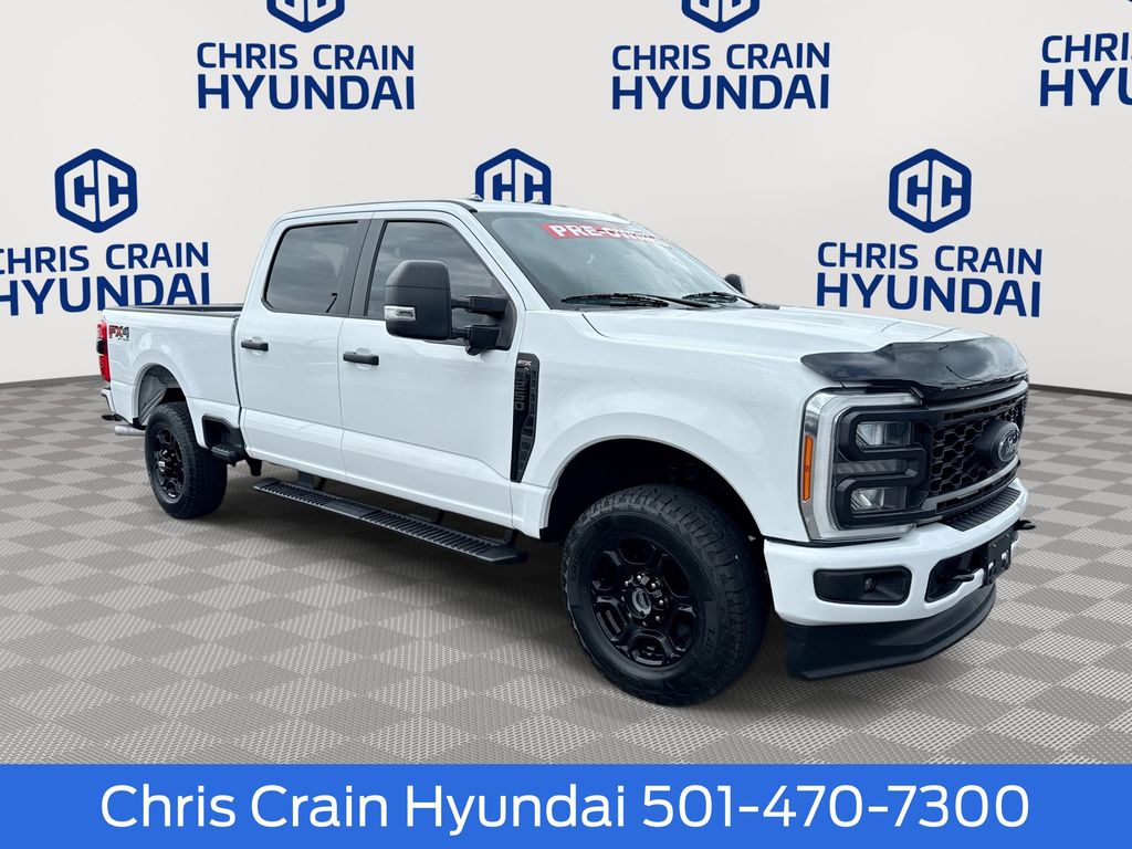 Oxford White 2023 Ford F-250 Super Duty XL Crew Cab 4WD Pickup Truck Four-Wheel Drive Automatic