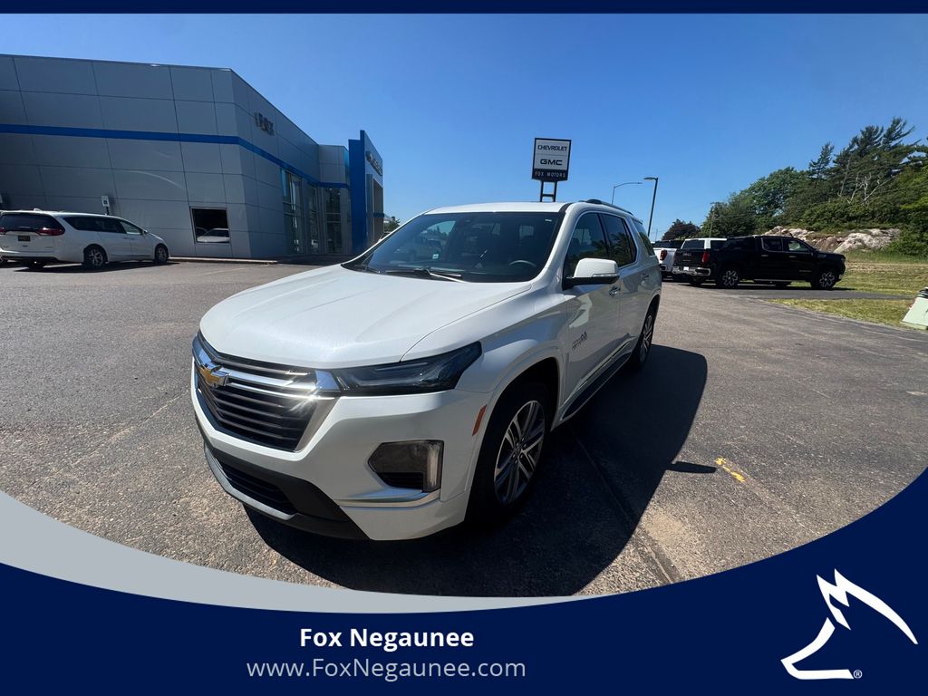 White (Iridescent Pearl Tricoat) 2024 Chevrolet Traverse SUV / Crossover Four-Wheel Drive 9-Speed Automatic