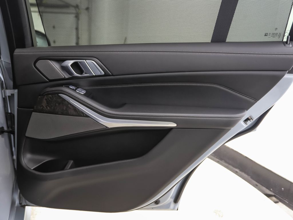 Thumbnail: 2023 BMW X7 - 28