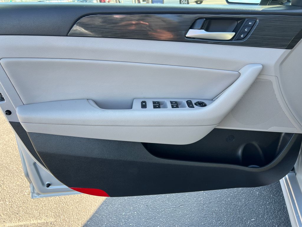 Thumbnail: 2018 Hyundai Sonata - 12