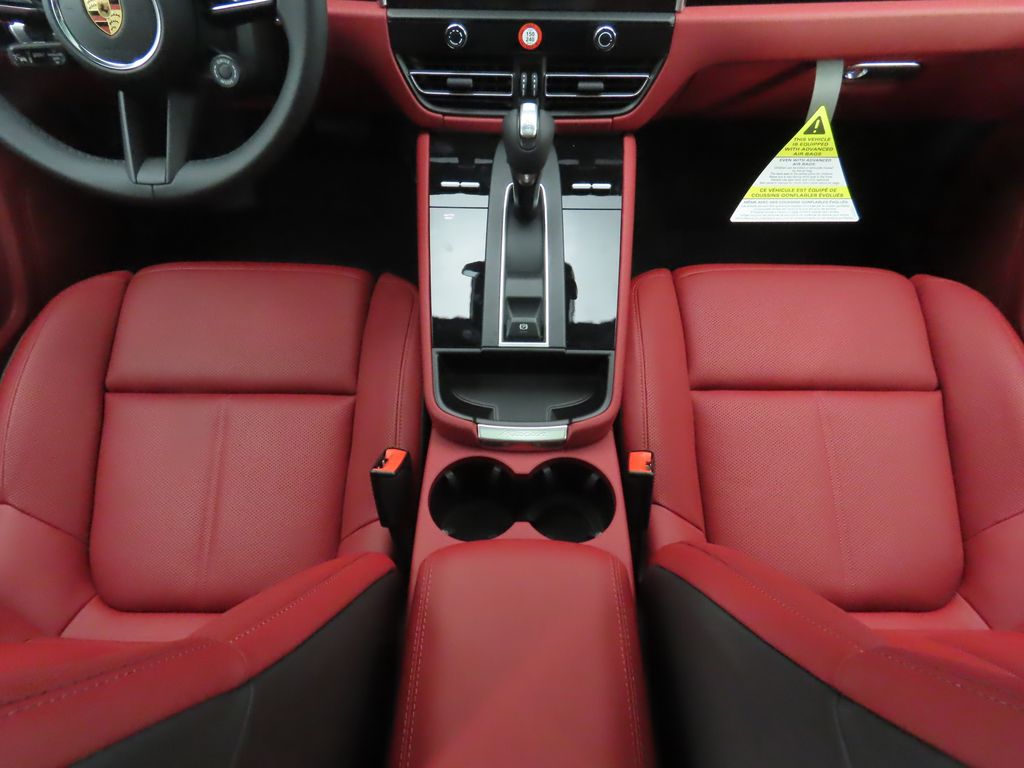 Thumbnail: 2025 Porsche Macan - 20