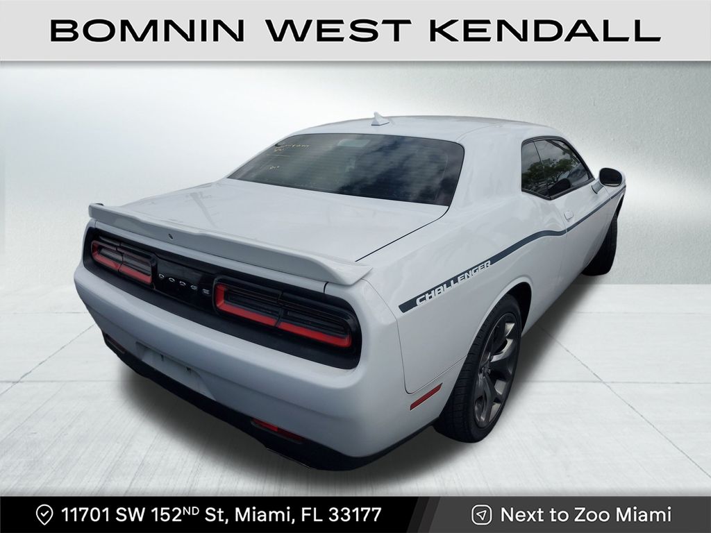2015 Dodge Challenger SXT photo
