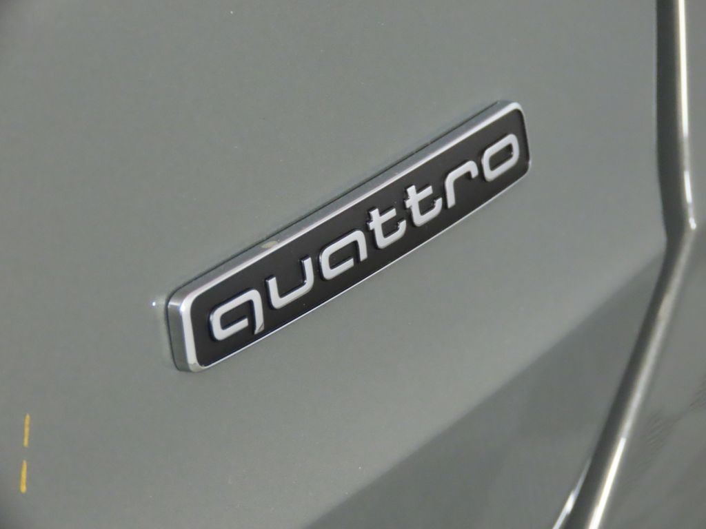 Thumbnail: 2025 Audi Q3 - 10