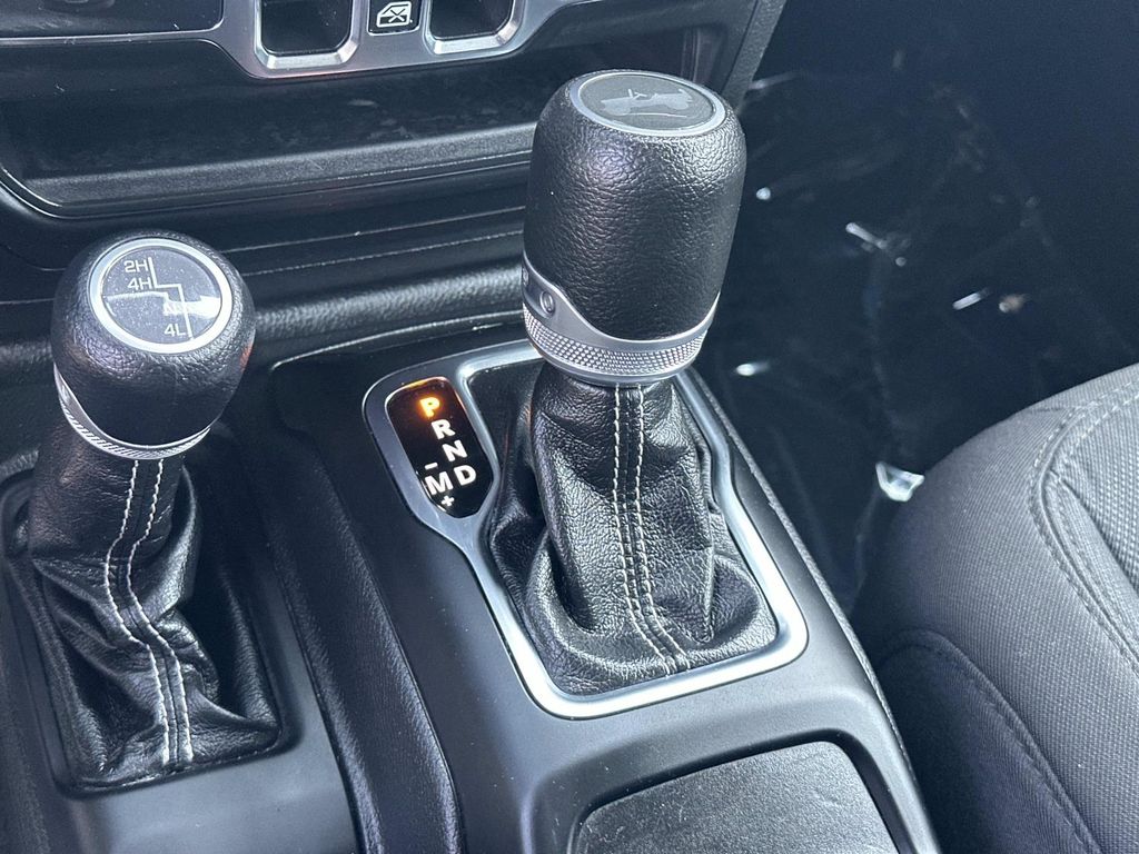 Used 2022 White Jeep Unlimited Sahara image 23