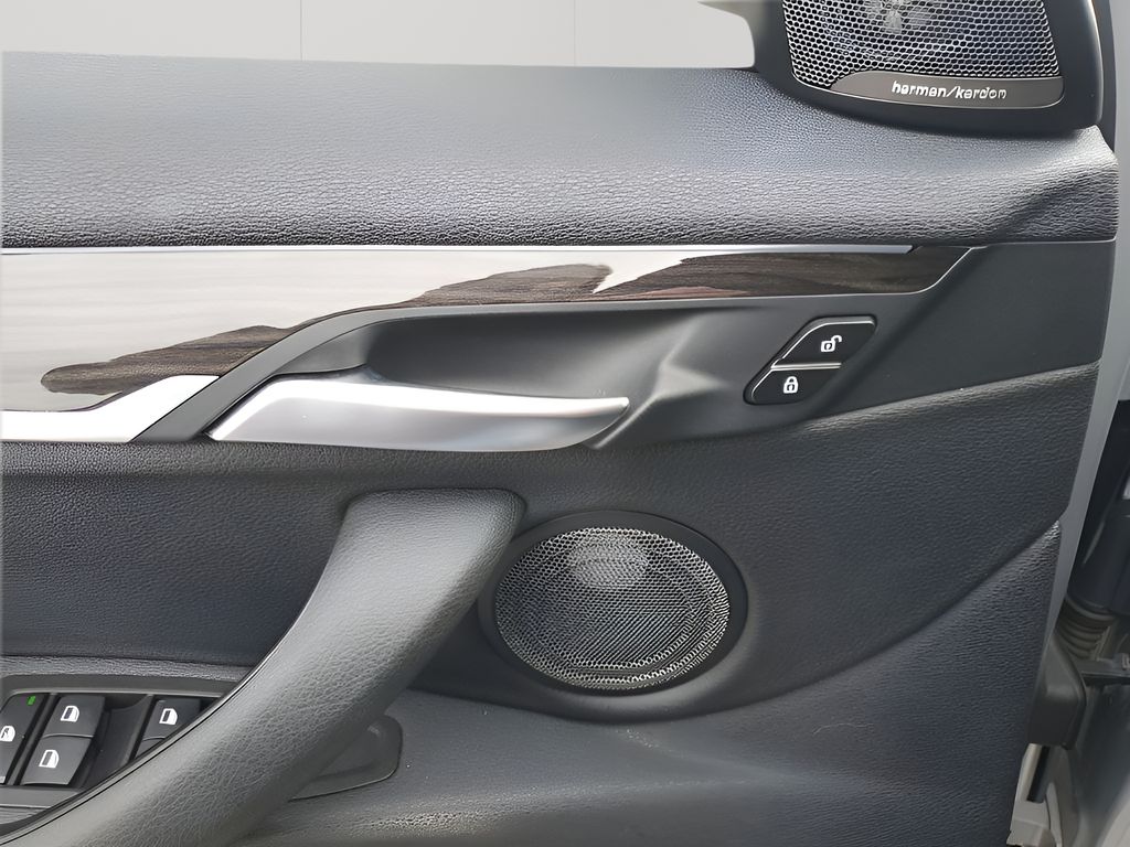 Used 2021 Silver BMW sDrive28i image 26