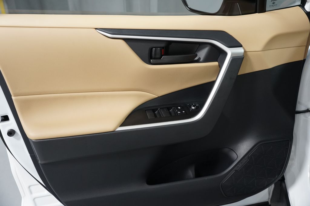 Thumbnail: 2025 Toyota RAV4 - 28