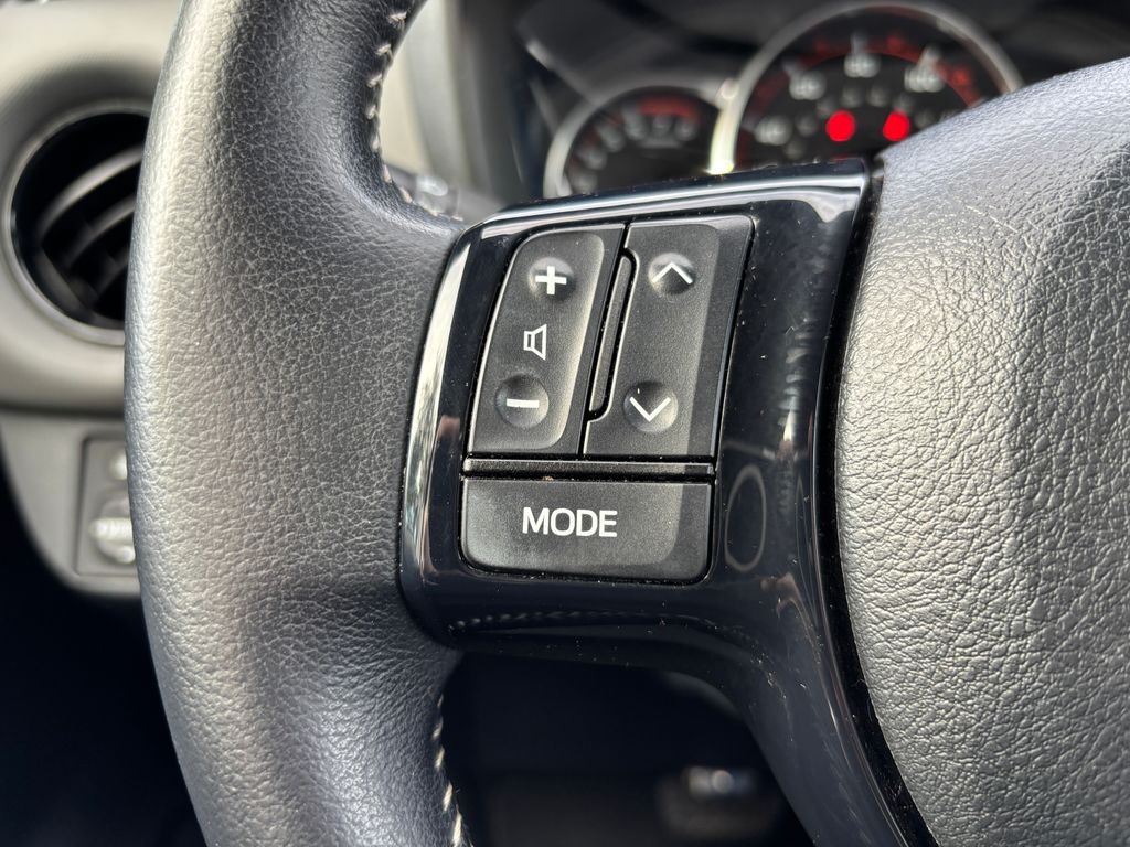 Thumbnail: 2016 Toyota Yaris - 11