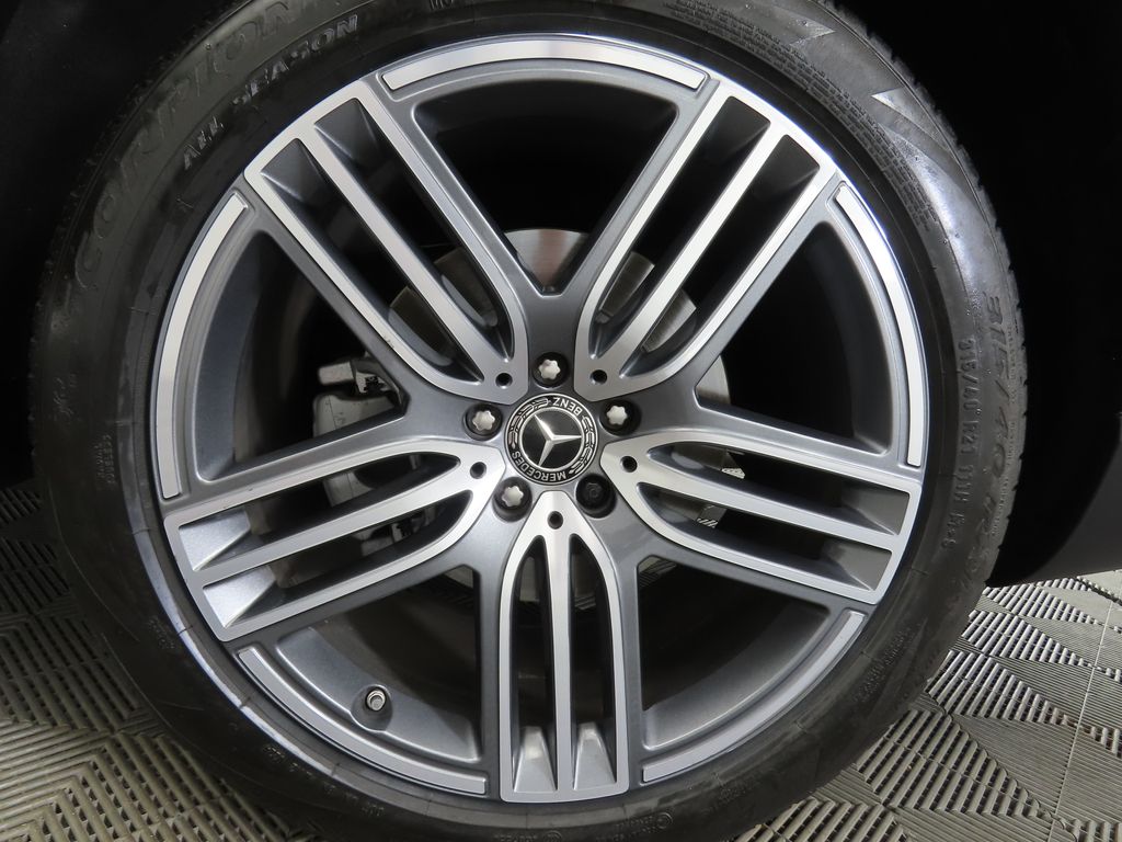 2024 Mercedes-Benz GLS 450 4MATIC 32
