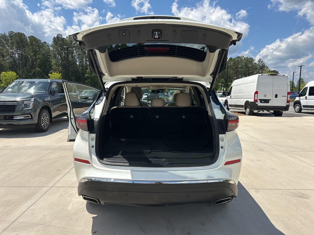 2023 Pearl White Tricoat Nissan Murano SL FWD SUV
