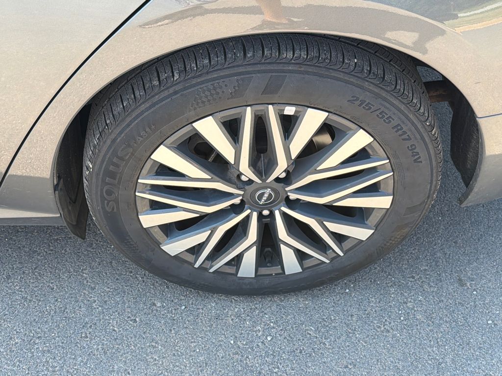 Used 2025 Gray Nissan 2.5 SV image 16