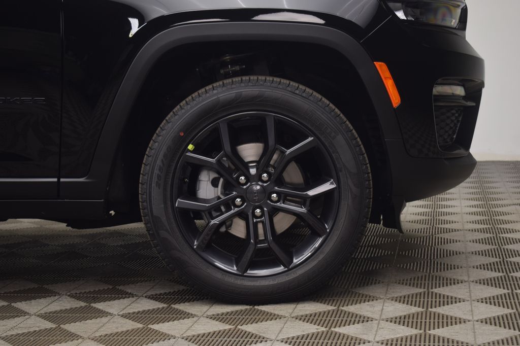 new 2025 Jeep Grand Cherokee car, priced at $45,674