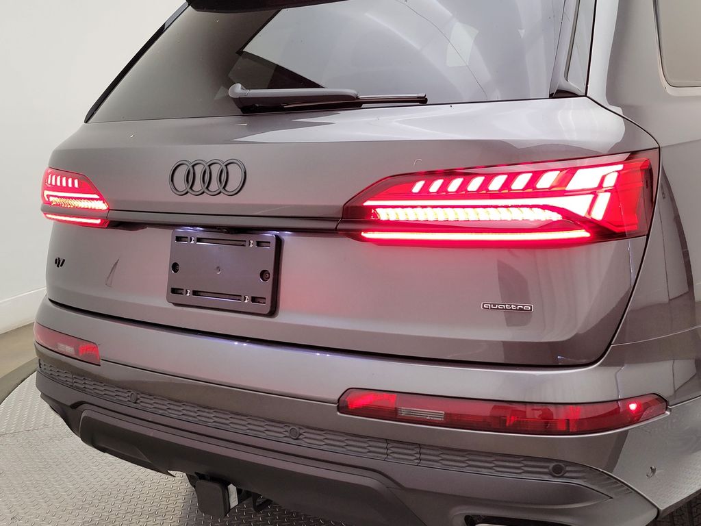 Thumbnail: 2026 Audi Q7 - 7