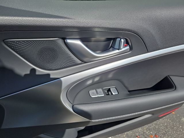 2025 Genesis G70  22