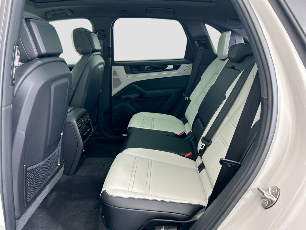 Thumbnail: 2026 Porsche Cayenne - 19