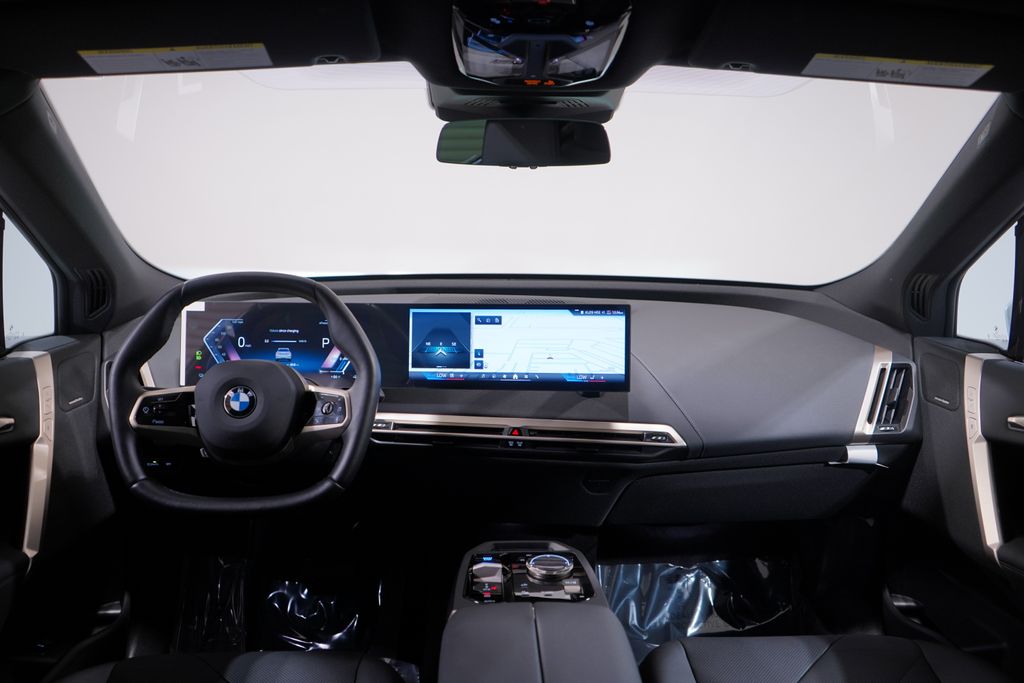 Thumbnail: 2026 BMW iX - 10