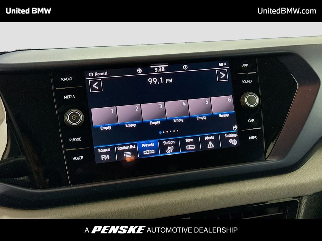 Thumbnail: 2022 Volkswagen Taos - 8