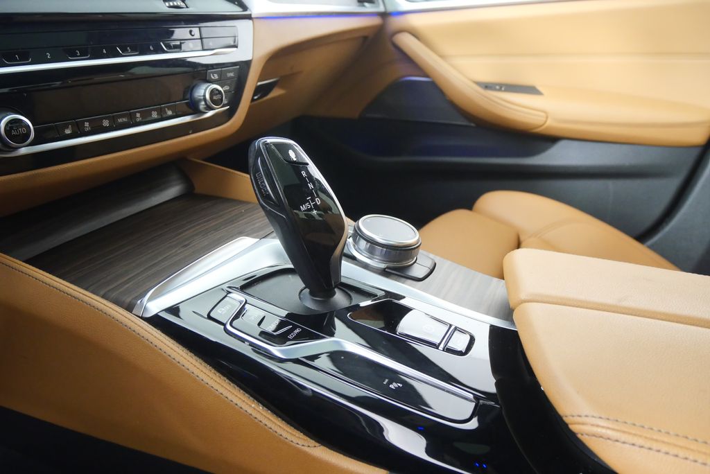 Thumbnail: 2023 BMW 5 Series - 23