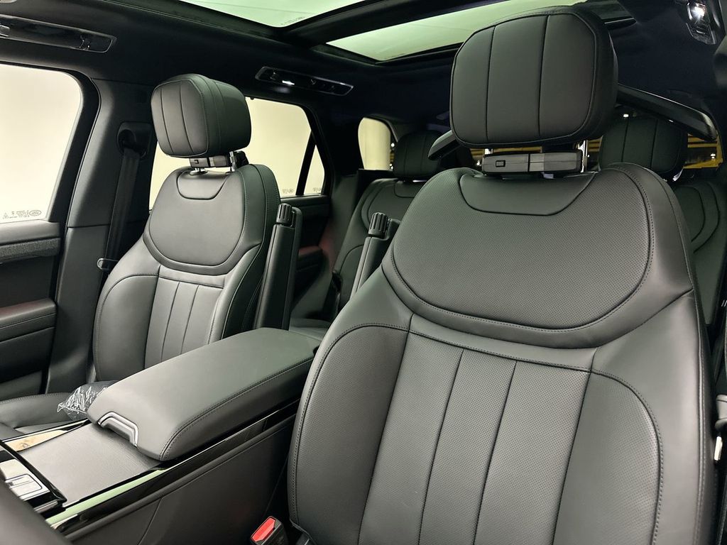 Thumbnail: 2026 Land Rover Range Rover Sport - 10