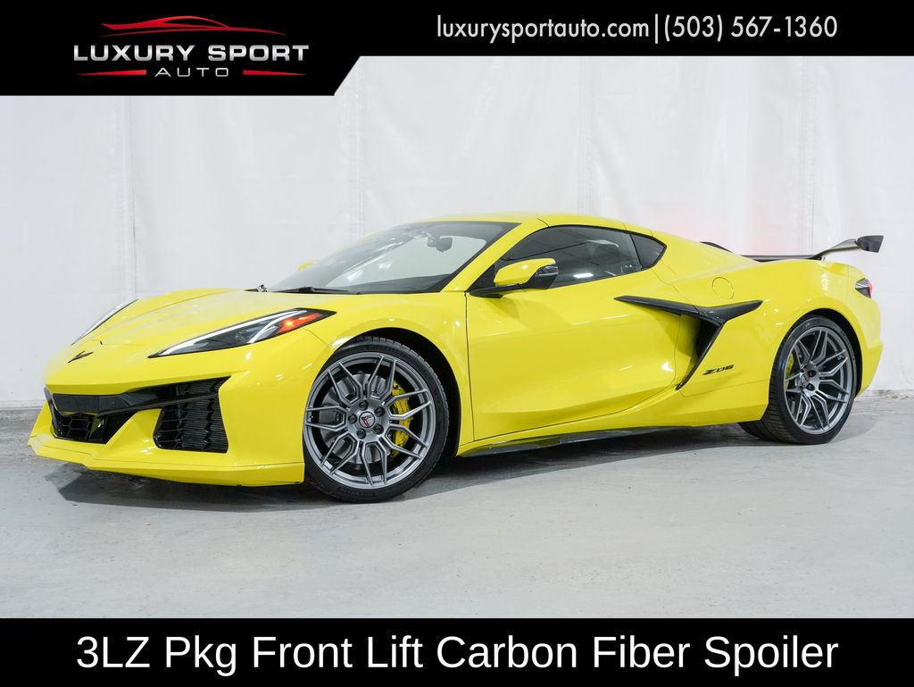 2023 Chevrolet Corvette Amarillo (Accelerate Yellow Metallic) Coupé Tracción trasera 8 velocidades Doble cloch