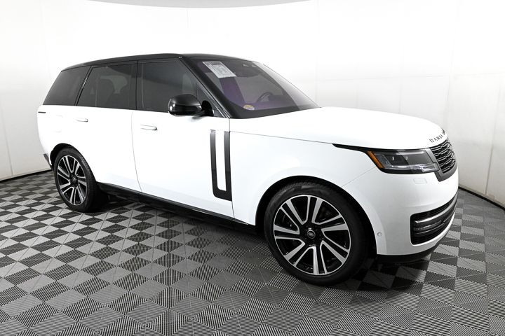 2023 Land Rover Range Rover SE 2