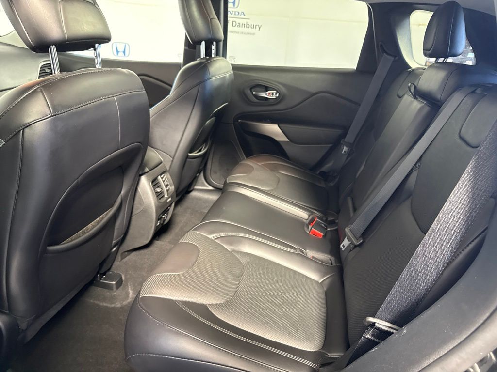 Thumbnail: 2021 Jeep Cherokee - 12