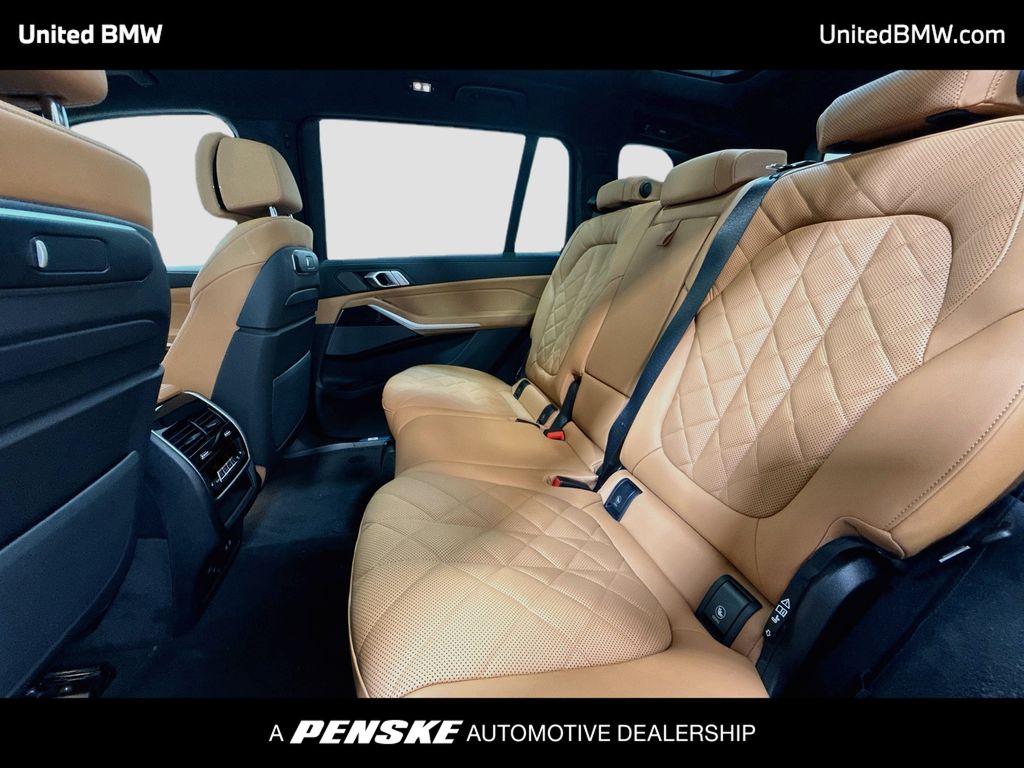 Thumbnail: 2027 BMW X7 - 13