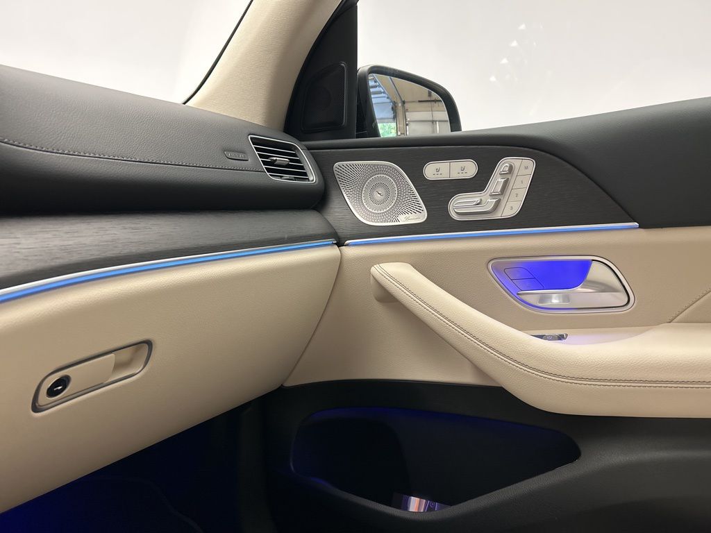 Thumbnail: 2026 Mercedes-Benz GLS - 21