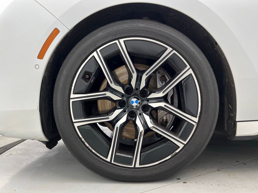 Thumbnail: 2024 BMW 7 Series - 22