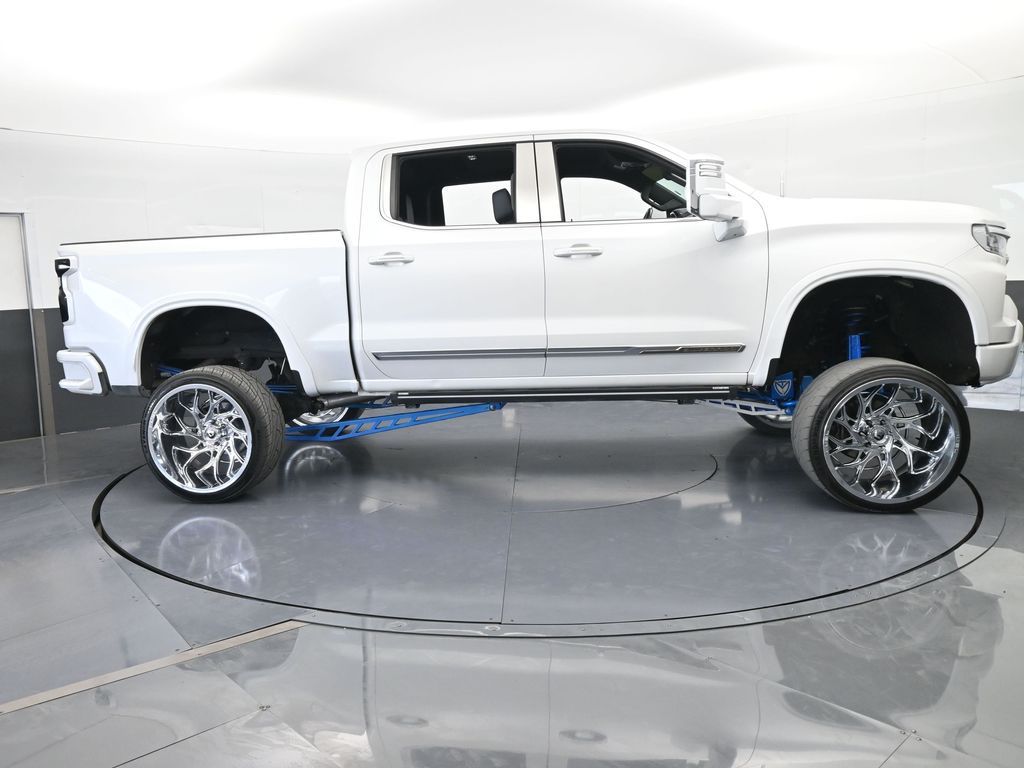 Used 2022 Iridescent Pearl Tricoat Chevrolet High Country image 7