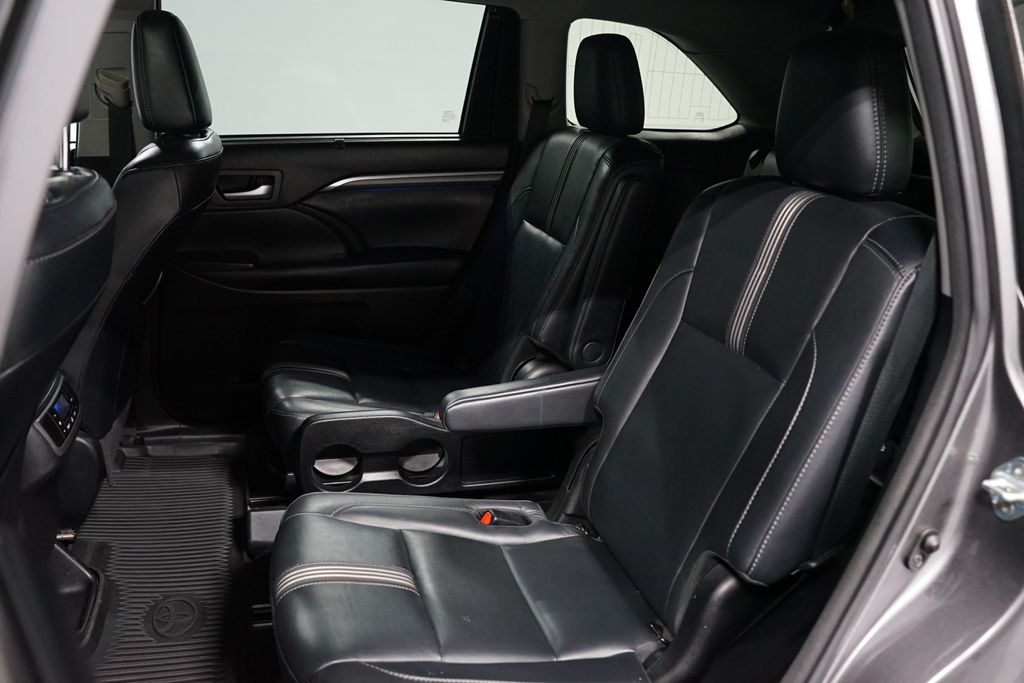 Thumbnail: 2018 Toyota Highlander - 28