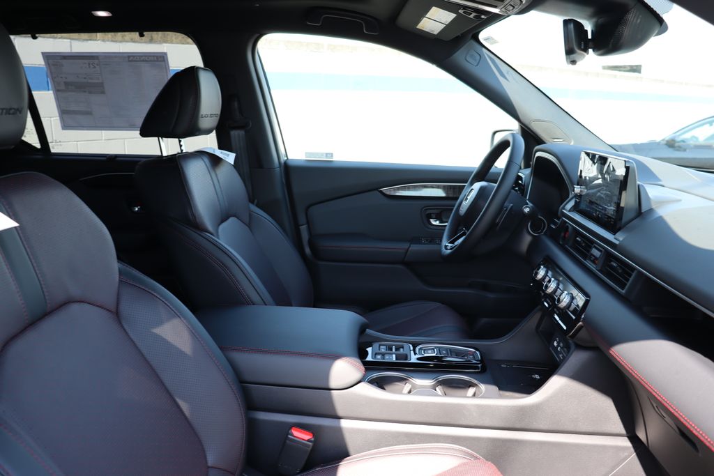 2025 Honda Pilot Black Edition 23