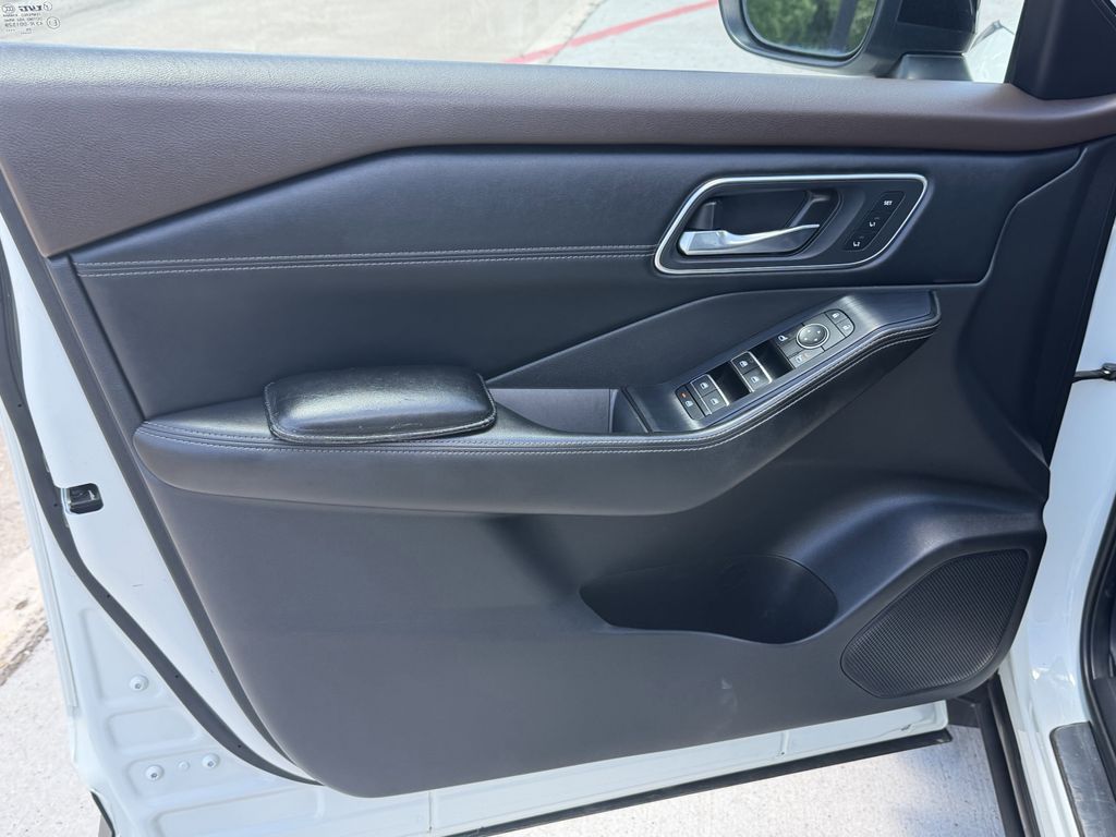 2021 Nissan Rogue Platinum - 11
