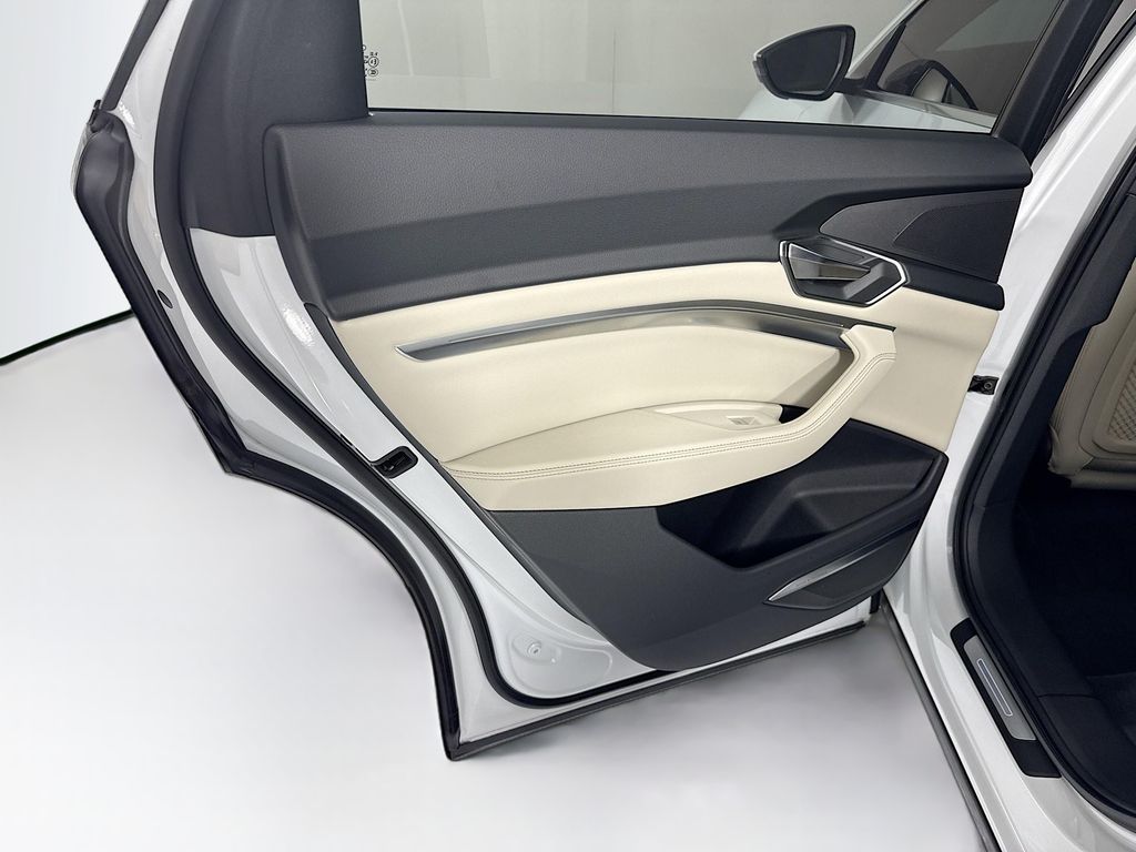 Thumbnail: 2024 Audi Q8 e-tron - 27