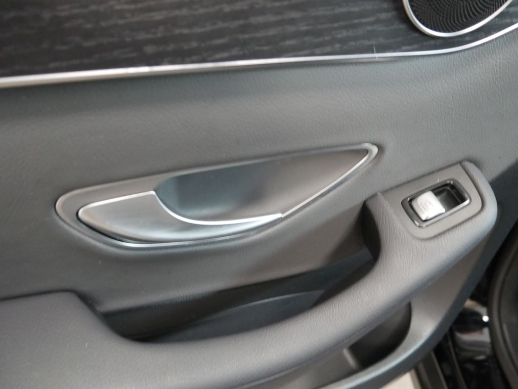 Thumbnail: 2022 Mercedes-Benz GLC - 21