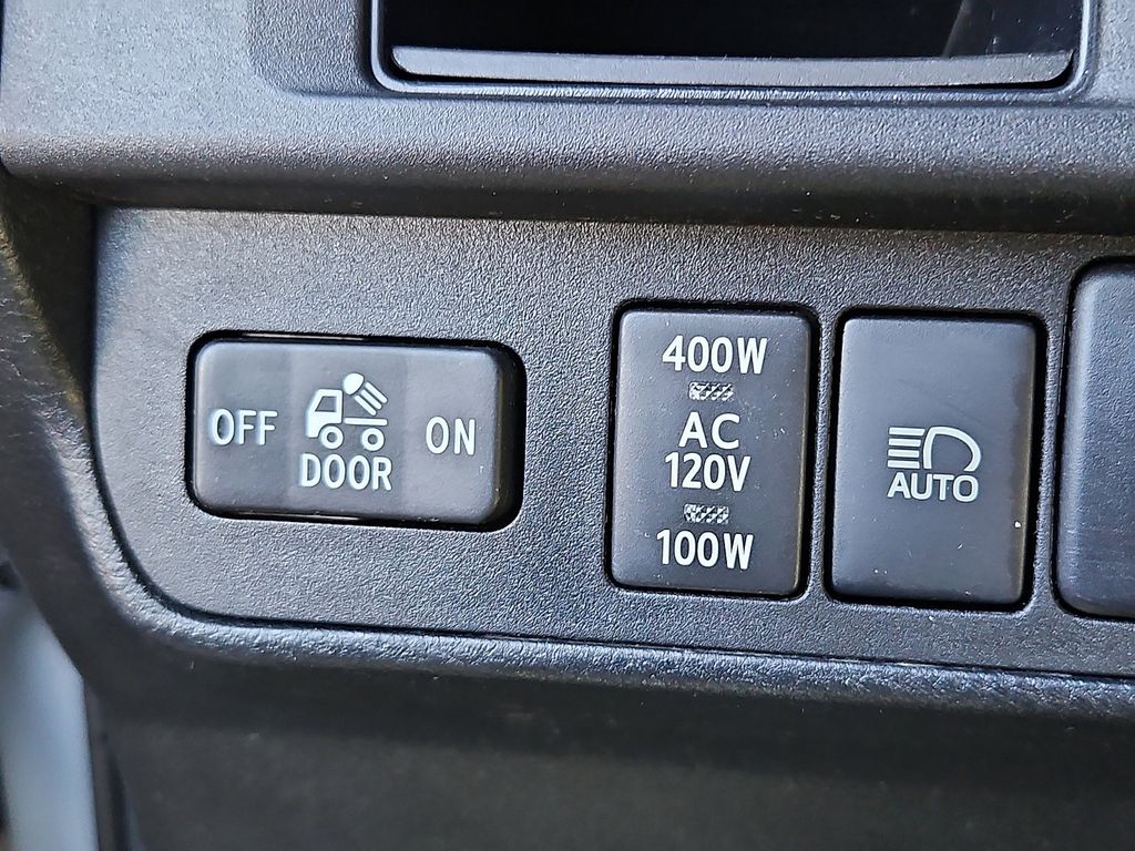 Thumbnail: 2018 Toyota Tacoma - 27