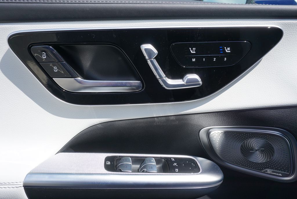 Thumbnail: 2025 Mercedes-Benz GLC - 24