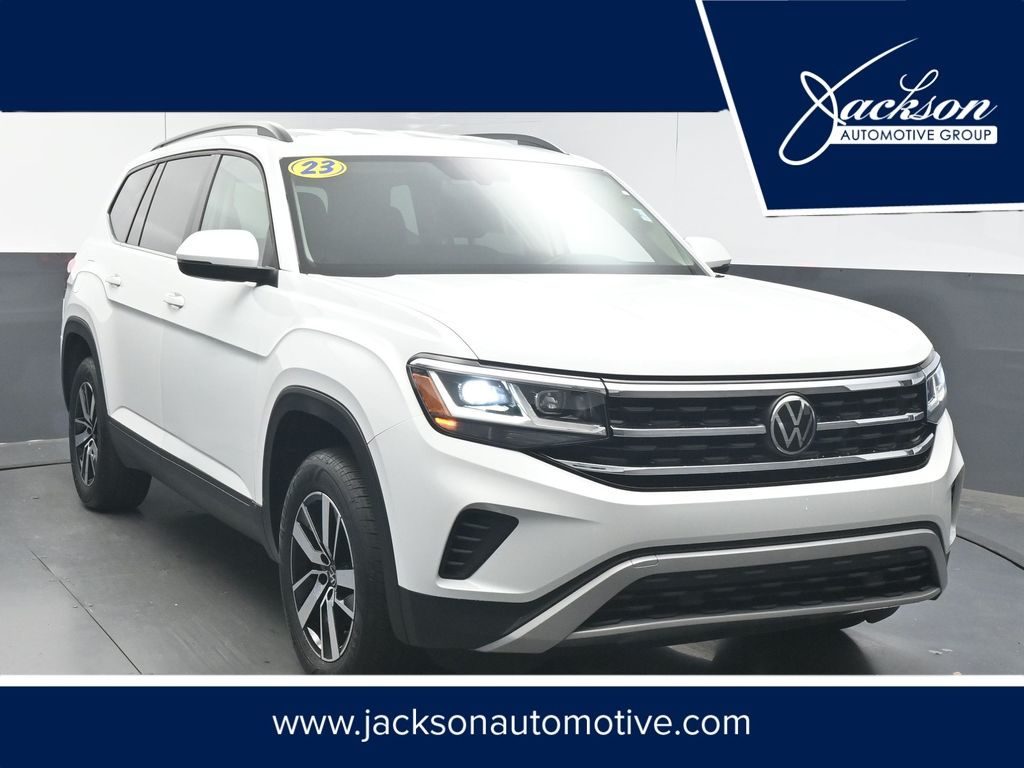 Pure White 2023 Volkswagen Atlas 2.0T SE FWD SUV / Crossover Front-Wheel Drive 8-Speed Automatic