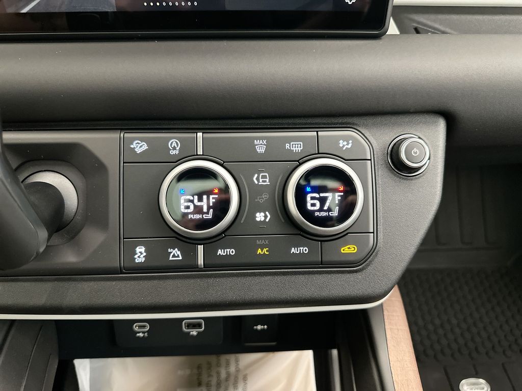 Thumbnail: 2024 Land Rover Defender - 10